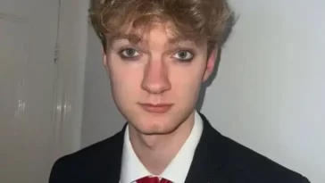 How tall is Tommyinnit? Net Worth, Age, Height, Girlfriend, Fanart,